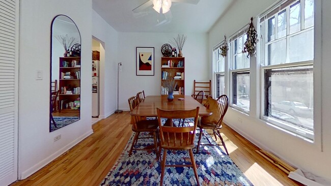 Building Photo - Large Raised First Floor East Lakeview One...