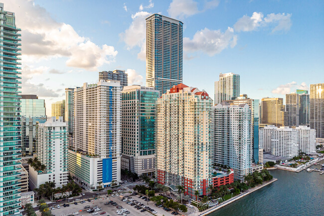 Foto del edificio - 1200 Brickell Bay Dr