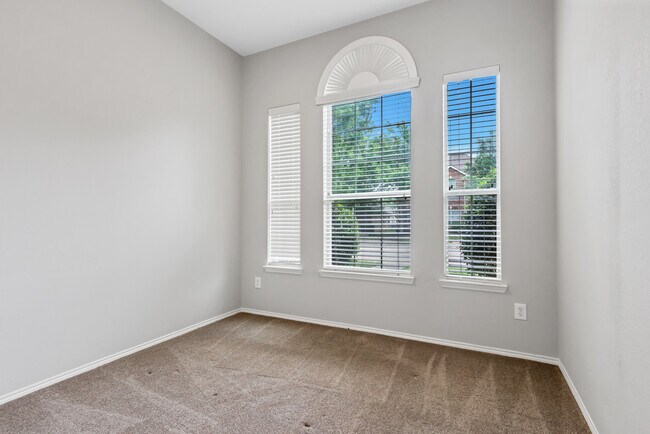 Bedroom 2 - 107 N Arbor Ridge Dr