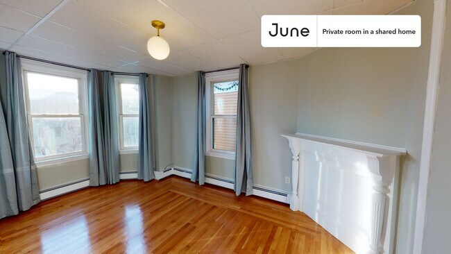 Foto del edificio - Private bedroom in 4 bed/1 bath Home