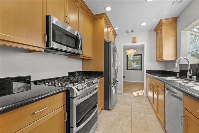 Foto del edificio - Charming Westchester House with Private Yard