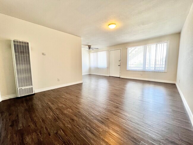 Foto del edificio - 5640 S La Brea Ave