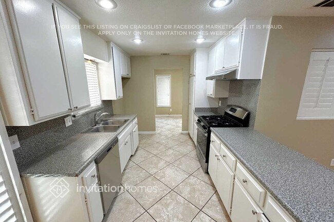 Foto del edificio - 12528 Vivienda Ave