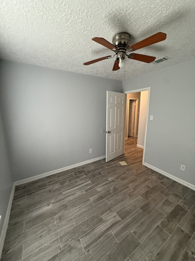 Foto del edificio - 13323 S Thorntree Dr