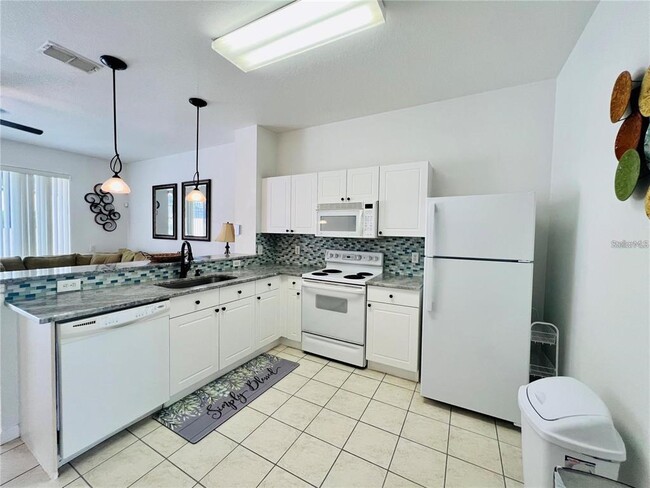 Building Photo - 2413 Silver Palm Dr