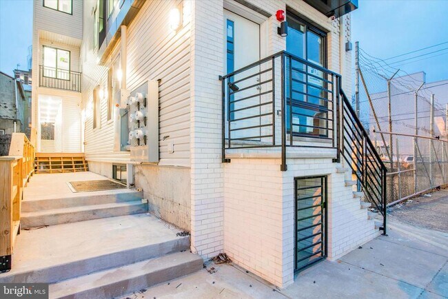 Building Photo - 1230 N Marshall St