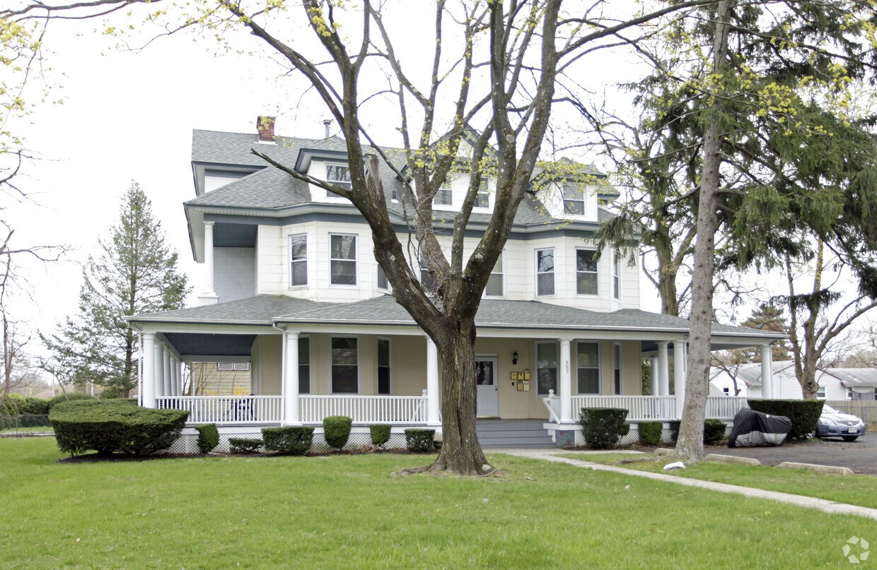 Foto principal - 557 Westwood Ave