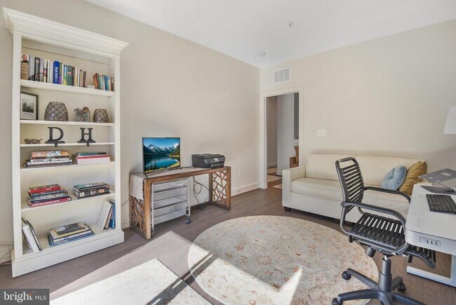 Foto del edificio - 813 Rockwell Ave