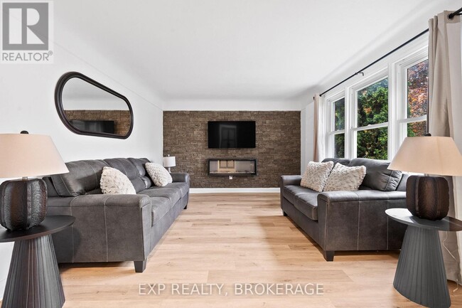 Photo du bâtiment - 493 College St