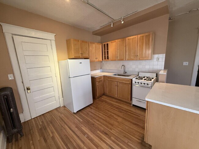 Foto del edificio - Charming 1-Bedroom in Historic Douglas Apa...