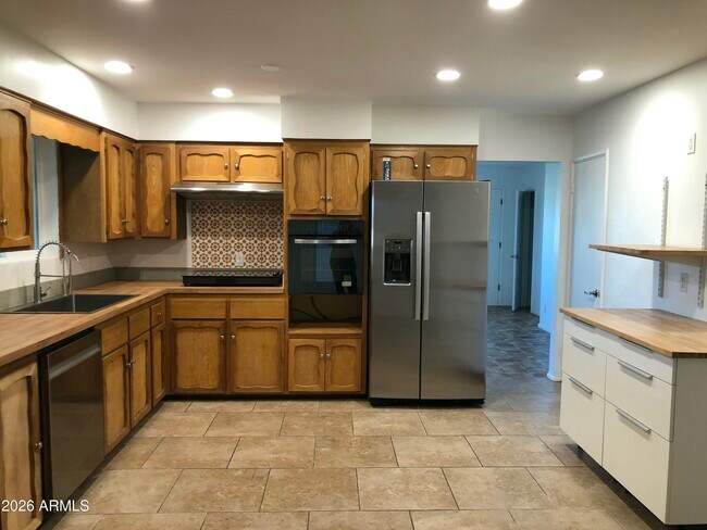 Foto del edificio - 705 W 16th St