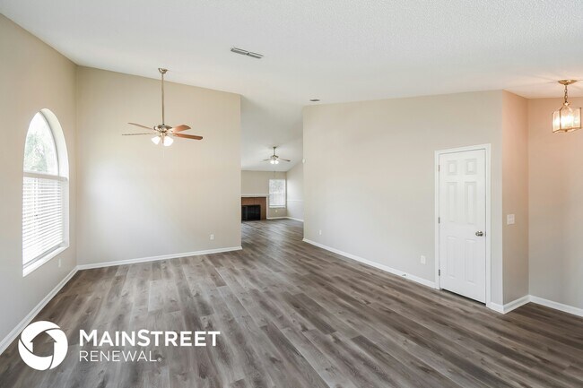 Building Photo - 8854 Rose Hill Dr N