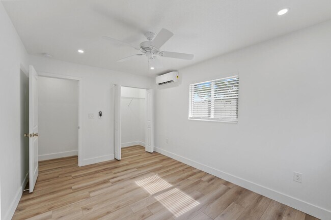 Building Photo - 1279 Beach Rd