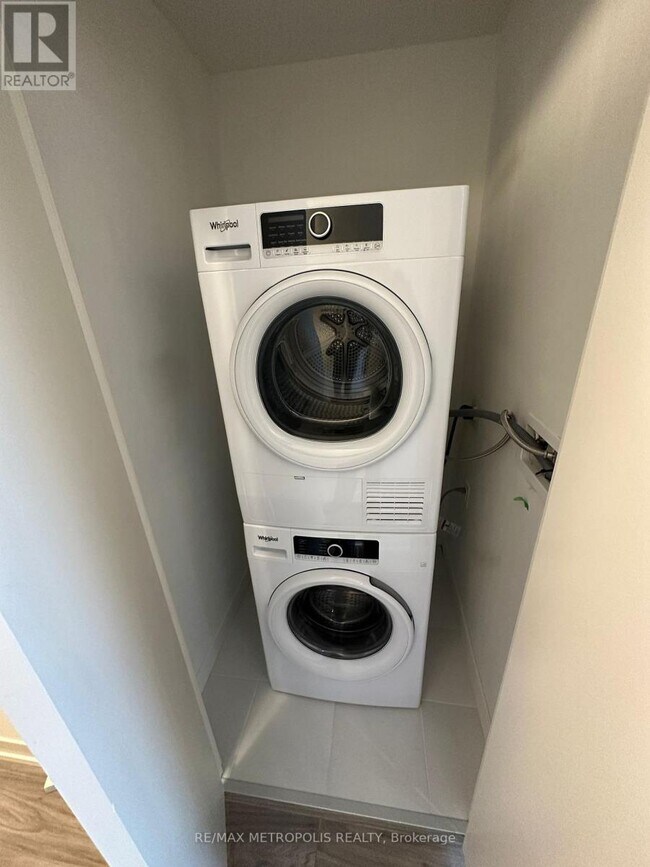 Photo du bâtiment - 2209 Kingston Rd