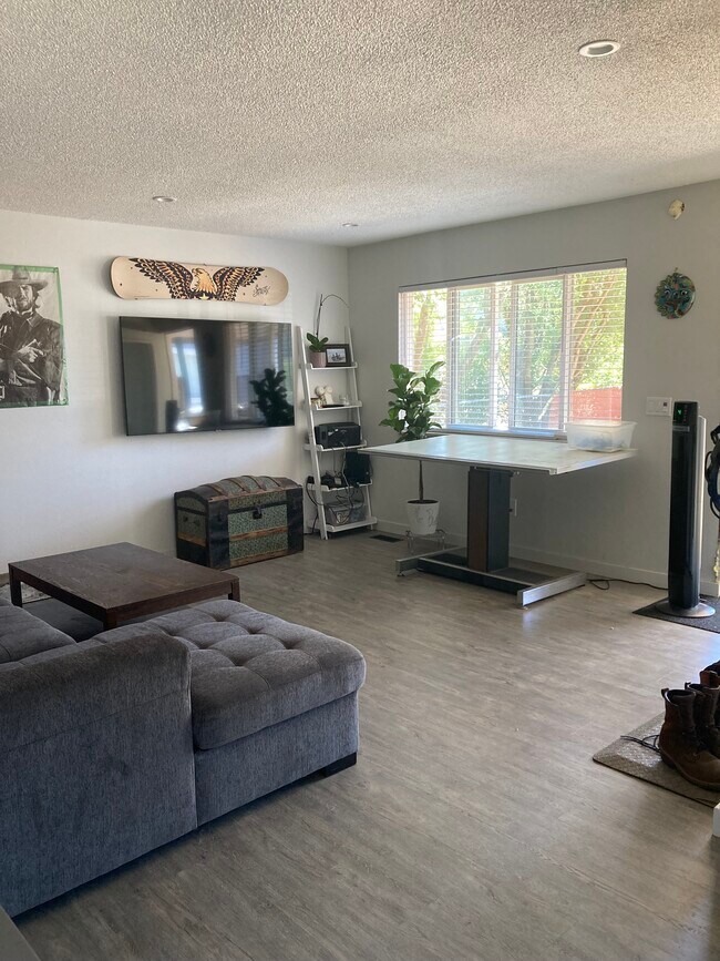 Foto del edificio - 5915 SE Carlton St