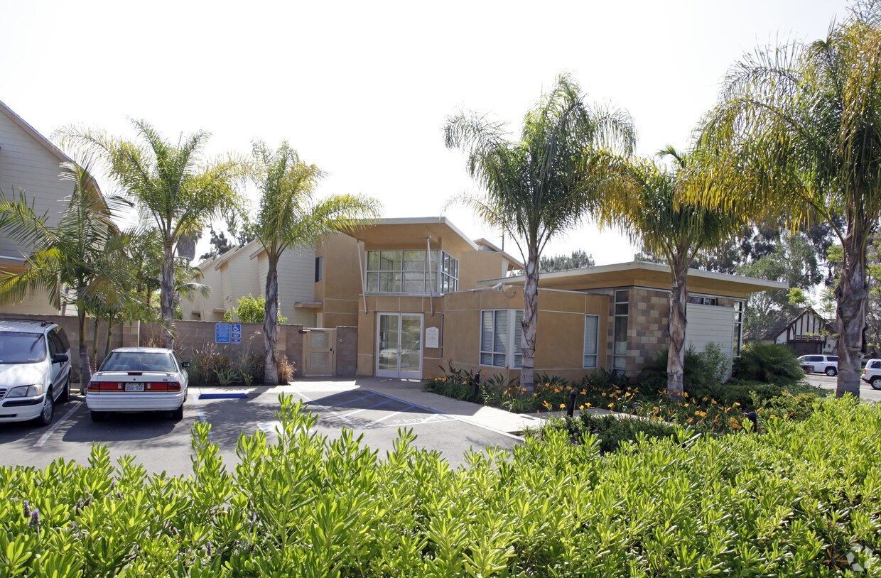 Primary Photo - 2550 Garnet Ave
