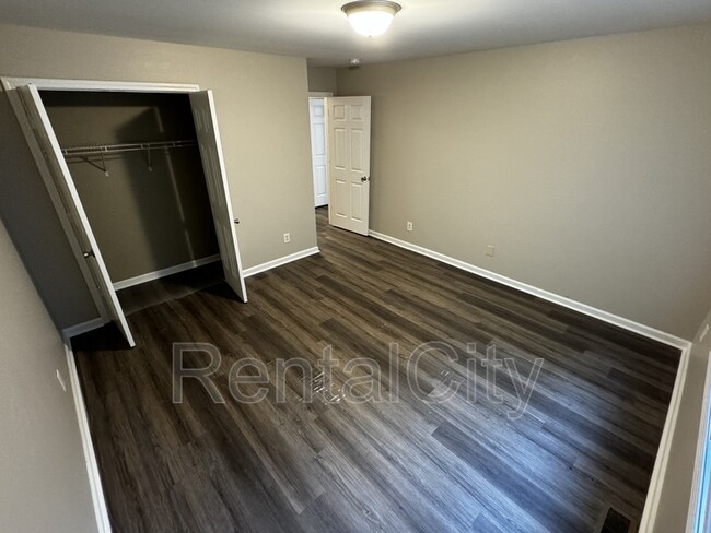 Foto del edificio - 120 Cloverdale St