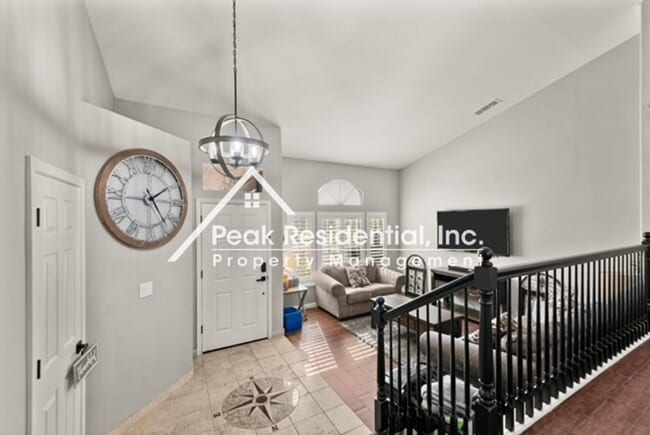 Building Photo - Spacious 4bd/3ba Roseville Home with Pool!