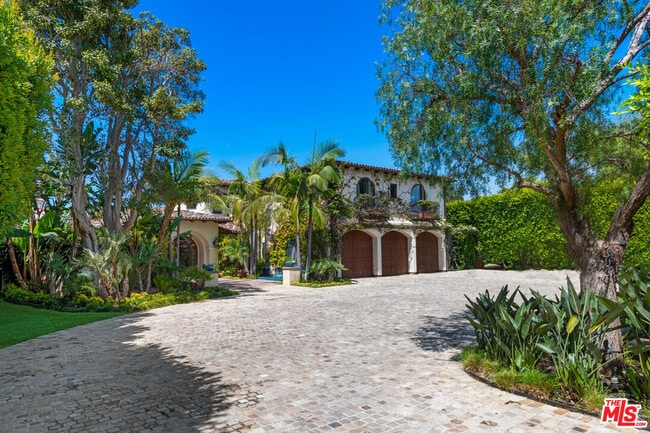 Building Photo - 28935 Cliffside Dr