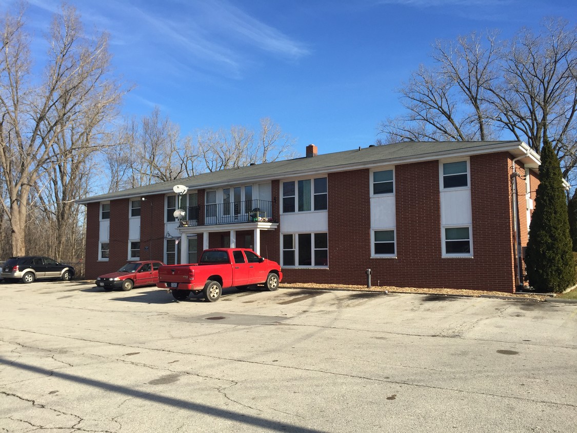 Primary Photo - 2035 Eastman Ave