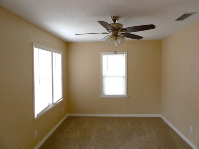 Foto del edificio - 207 NW 10th Street Unit B