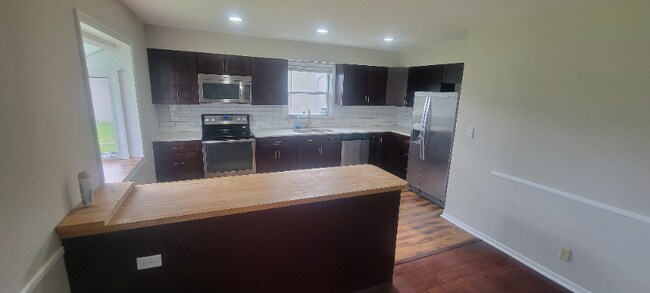Building Photo - 1147 Dechant Ct