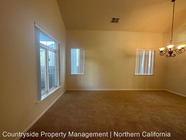 Building Photo - 3 br, 2.5 bath House - 4631 Hutchinson Ln