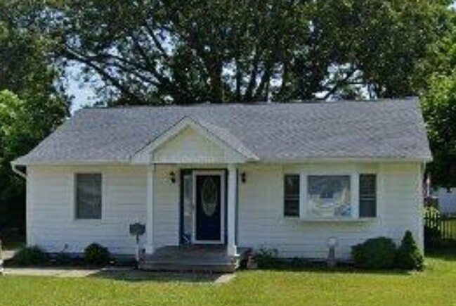 Primary Photo - 53 Bayview Ave