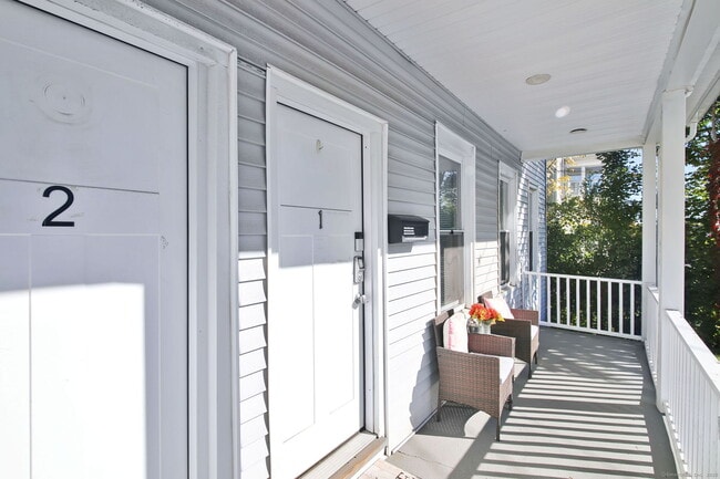 Building Photo - 14 Belden St