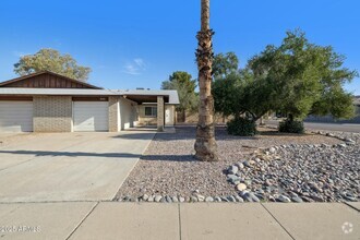 Building Photo - 1540 E El Parque Dr