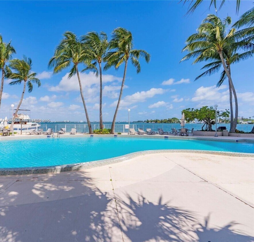 Foto principal - 1865 79th Street Causeway