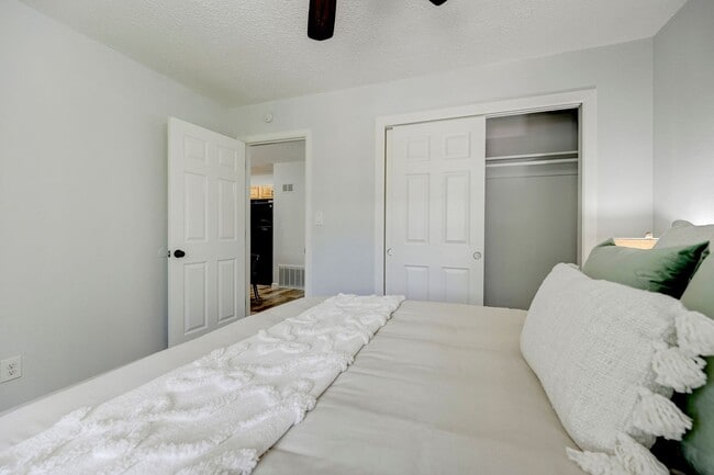 Interior Photo - BG - SUMMIT VIEW APARTMENTS