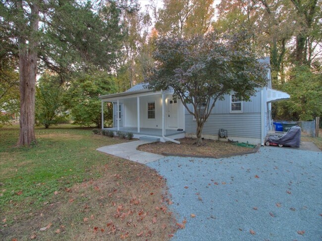 Foto del edificio - Recently Updated 2 Bedroom 2 Bath Home in ...