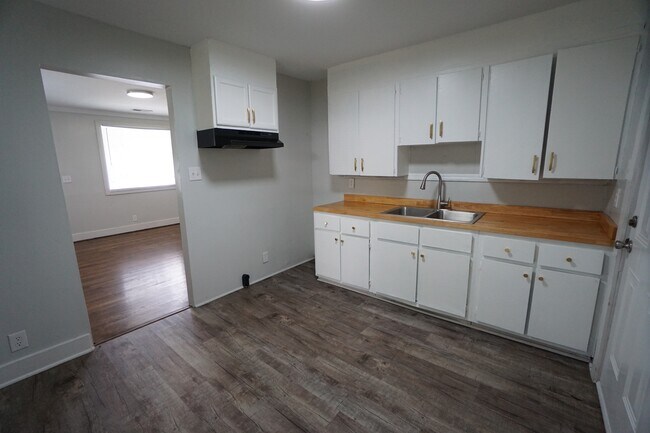 Building Photo - 3909 39th Ct N