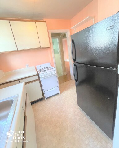 Foto del edificio - 6532 Wilkins Ave
