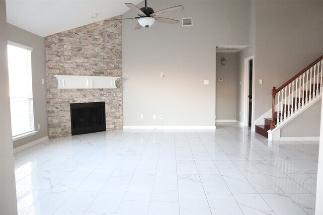 Foto del edificio - 6802 Claire Brook Dr