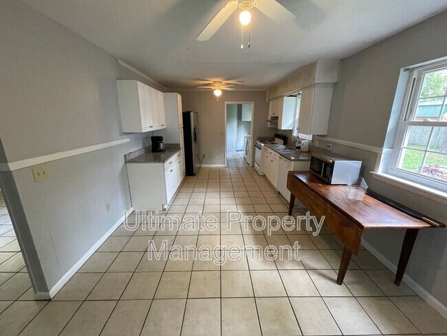 Building Photo - 5810 Solera Rd