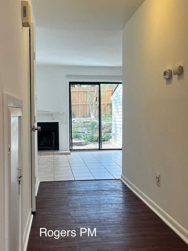 Foto del edificio - 2BR Townhome in N Raleigh