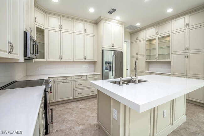 Building Photo - 6867 Saona CT
