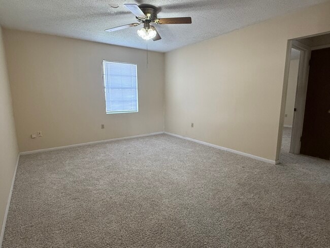 Foto del edificio - 210 Gloria St