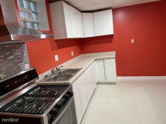 Building Photo - 2 br, 1 bath House - 206 N Bergan Ave
