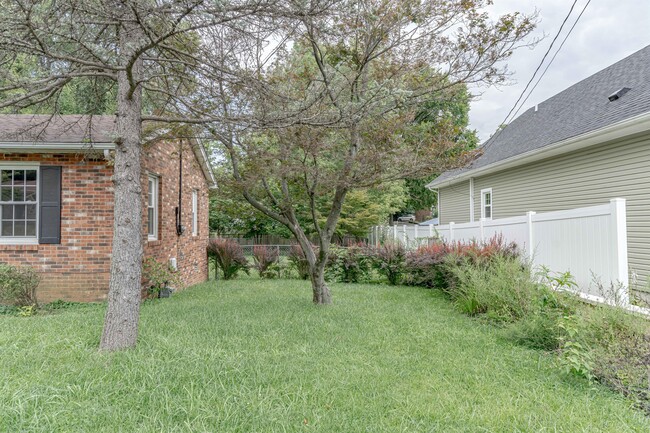 Building Photo - 213 N Miles St