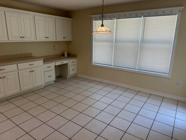 Building Photo - 2308 Valley Pl