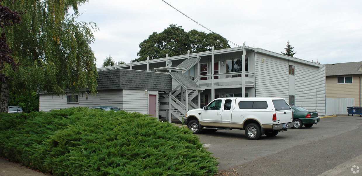 Primary Photo - Bramble Court Apartments