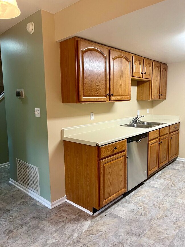 Foto del edificio - Charming 3-Bedroom Townhouse for Rent