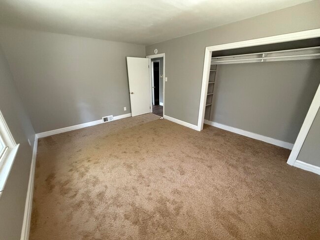 Building Photo - 2111 Old Paris Rd