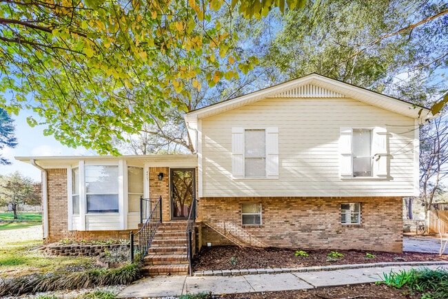 Building Photo - 4405 Englewood Rd