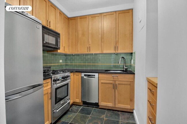 Building Photo - 205 3rd Ave