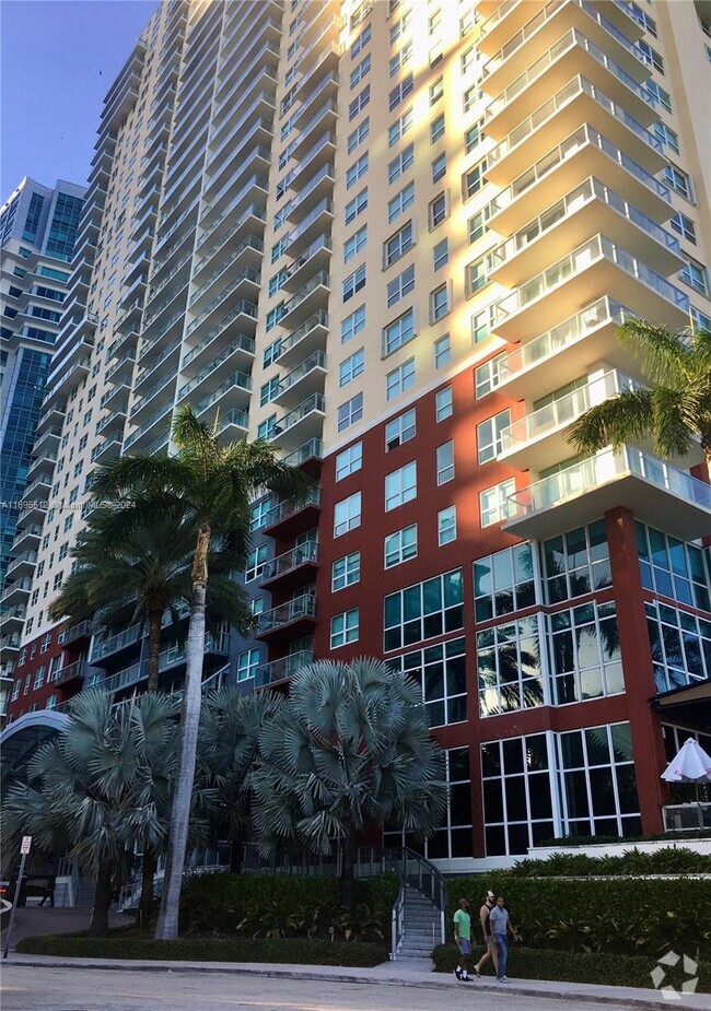 Building Photo - 1155 Brickell Bay Dr