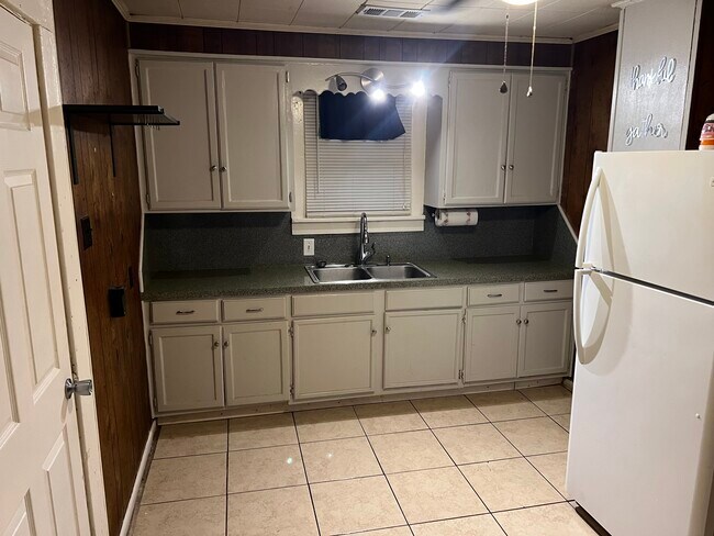 Cocina 1 - 2023 N Magnolia St